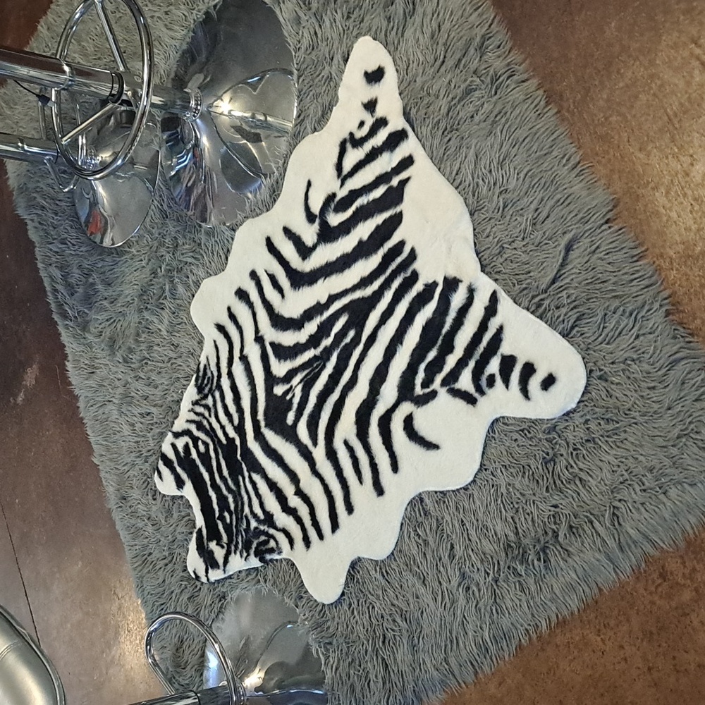 SEXY ZEBRA RUG - Picture 3 of 8